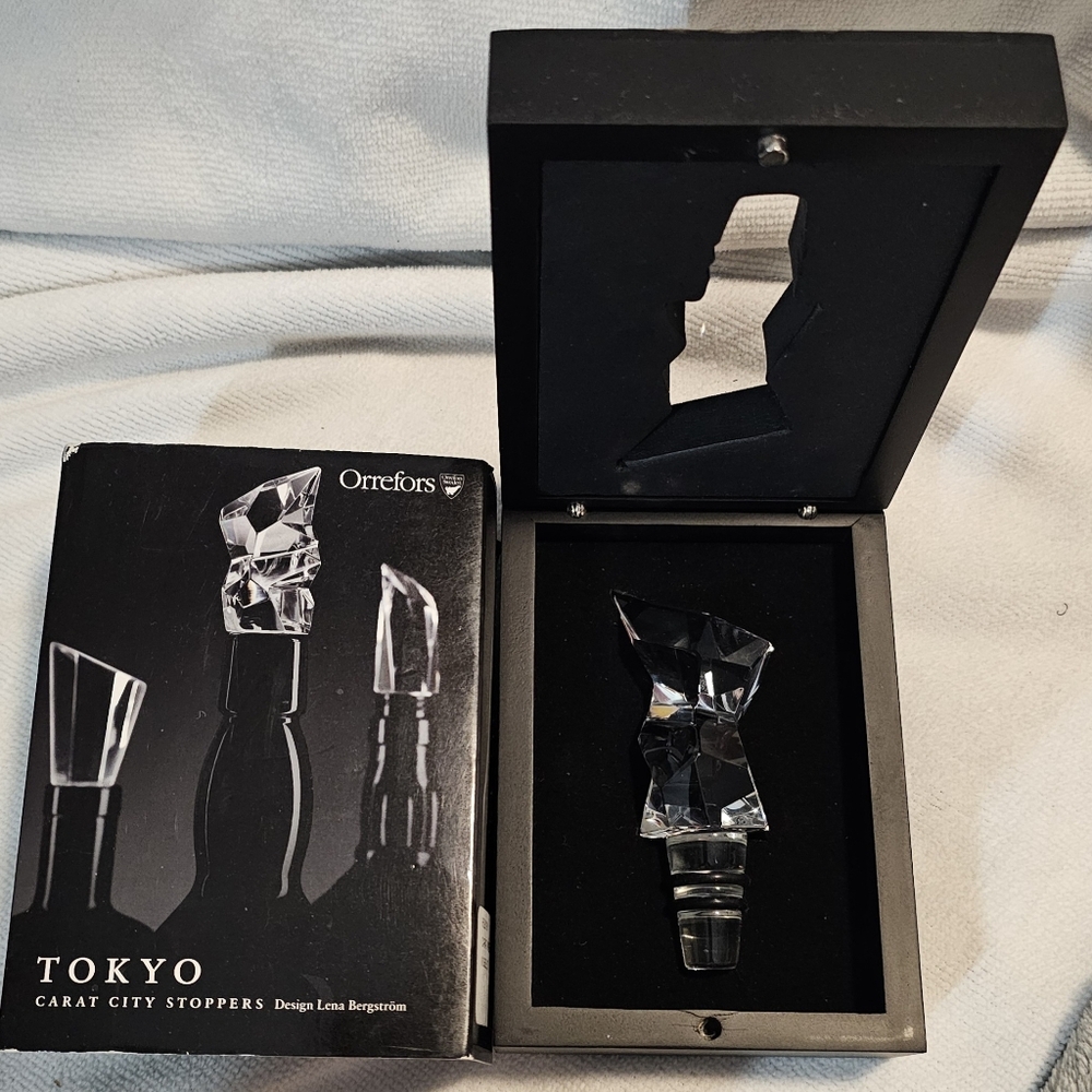 Orrefors Wine Stopper Orrefors Crystal Carat City Wine Stopper - Tokyo Clear NEW